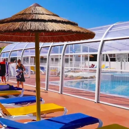 Zecamping 3 Etoiles Animaux Acceptes Club Enfant Piscine Couverte 3* Prigny