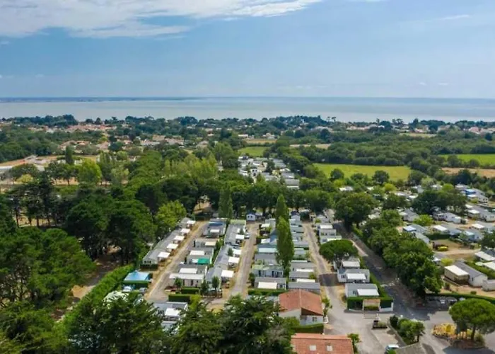 3 Etoiles - Piscine - Ccaaffc キャンプ場