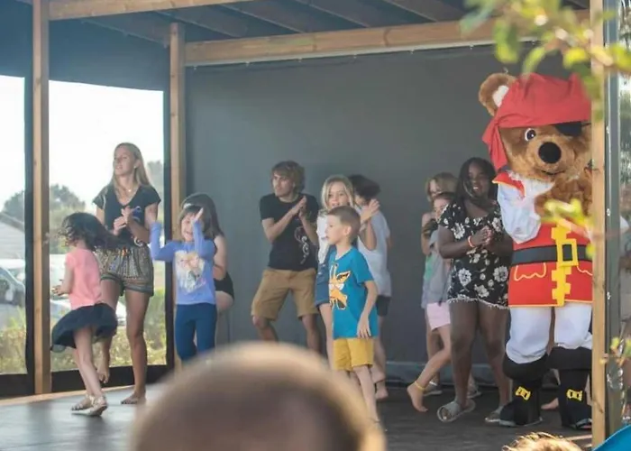 3 Etoiles - Piscine - Ccaaffc キャンプ場 Prigny