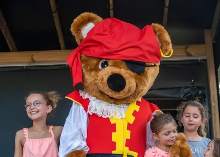 Zecamping 3 Animaux Acceptes Club Enfant Piscine Couverte Кемпинг 3*